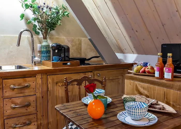 Ours En Bay: Romantic With Free Parking Near Sailor's Chapel Apartment *