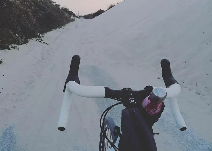 Ours En Bay: Romantic With Free Parking Near Sailor's Chapel Apartment