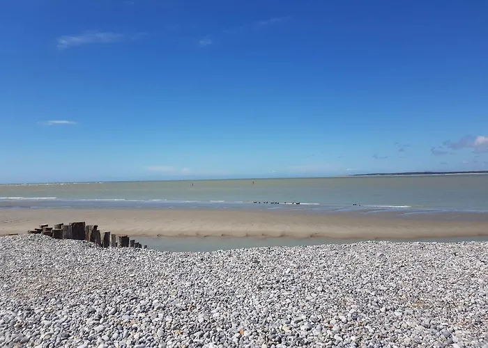 Ours En Bay: Romantic With Free Parking Near Sailor's Chapel *