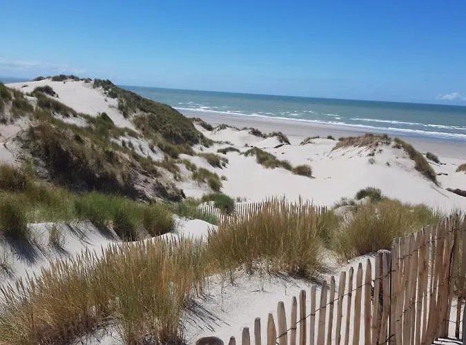 Apartment Ours En Bay: Romantic With Free Parking Near Sailor's Chapel